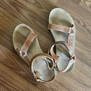 Teva Midform Universal Sandal size 9